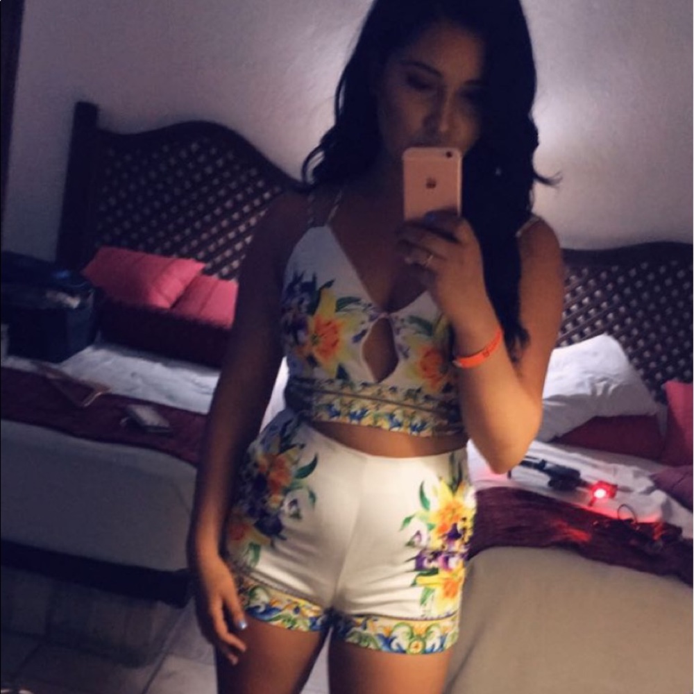 Two piece set - Picture 3 of 6